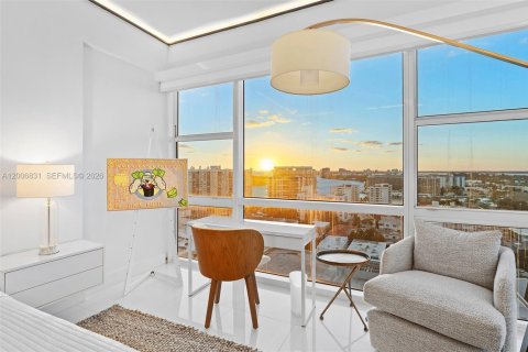 Condominio en alquiler en Miami Beach, Florida, 3 dormitorios, 194.72 m2 № 2153792 - foto 24