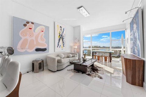 Condominio en alquiler en Miami Beach, Florida, 3 dormitorios, 194.72 m2 № 2153792 - foto 3