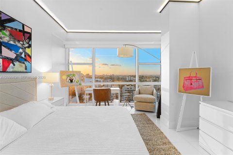 Condominio en alquiler en Miami Beach, Florida, 3 dormitorios, 194.72 m2 № 2153792 - foto 21