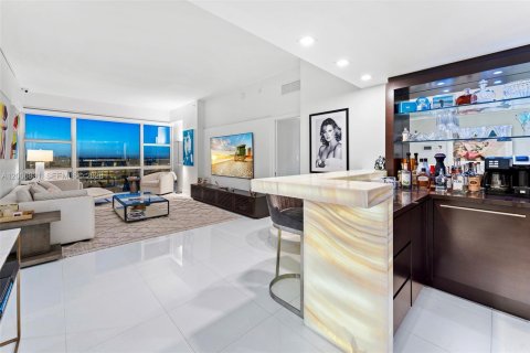 Condominio en alquiler en Miami Beach, Florida, 3 dormitorios, 194.72 m2 № 2153792 - foto 10