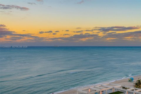 Condominio en alquiler en Miami Beach, Florida, 3 dormitorios, 194.72 m2 № 2153792 - foto 11