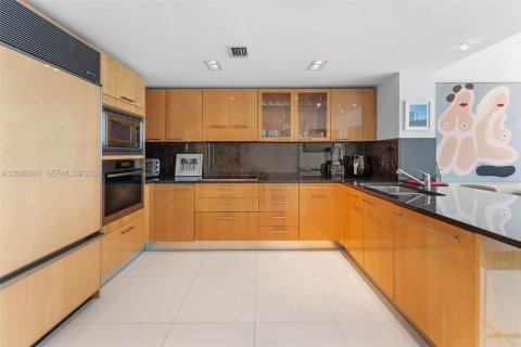 Condominio en alquiler en Miami Beach, Florida, 3 dormitorios, 194.72 m2 № 2153792 - foto 18
