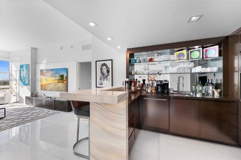 Condominio en alquiler en Miami Beach, Florida, 3 dormitorios, 194.72 m2 № 2153792 - foto 16