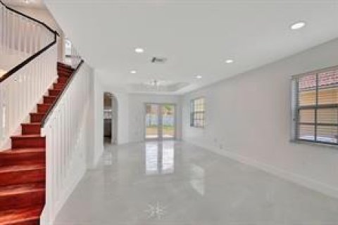 House in Sunrise, Florida 4 bedrooms, 240.25 sq.m. № 2189475 - photo 5