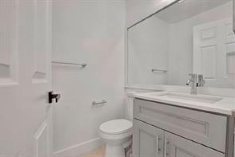 House in Sunrise, Florida 4 bedrooms, 240.25 sq.m. № 2189475 - photo 15