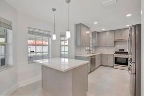 House in Sunrise, Florida 4 bedrooms, 240.25 sq.m. № 2189475 - photo 12