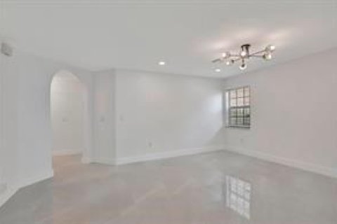 House in Sunrise, Florida 4 bedrooms, 240.25 sq.m. № 2189475 - photo 13