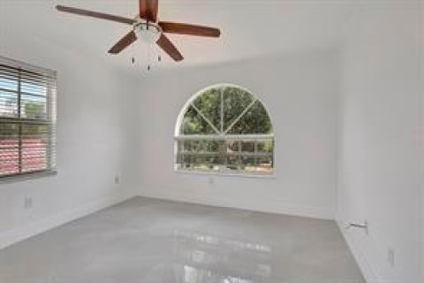 House in Sunrise, Florida 4 bedrooms, 240.25 sq.m. № 2189475 - photo 16