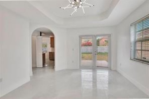 House in Sunrise, Florida 4 bedrooms, 240.25 sq.m. № 2189475 - photo 8