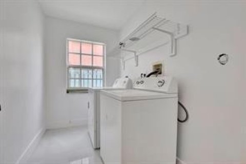 House in Sunrise, Florida 4 bedrooms, 240.25 sq.m. № 2189475 - photo 28