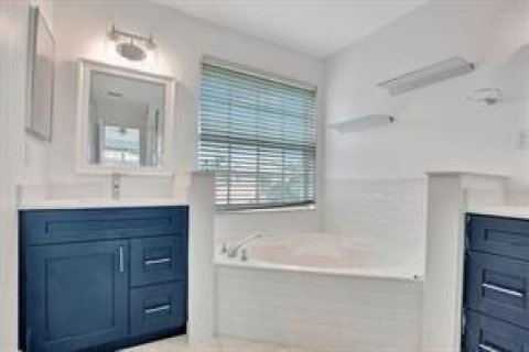 House in Sunrise, Florida 4 bedrooms, 240.25 sq.m. № 2189475 - photo 26