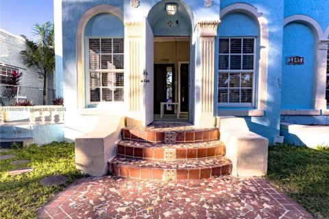 Villa ou maison à louer à Miami, Floride: 1 chambre, 441.66 m2 № 1889129 - photo 1