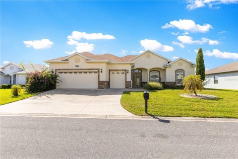 House in Summerfield, Florida 3 bedrooms, 181.62 sq.m. № 2212803