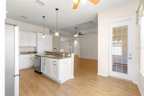 House in Summerfield, Florida 3 bedrooms, 181.62 sq.m. № 2212803 - photo 12