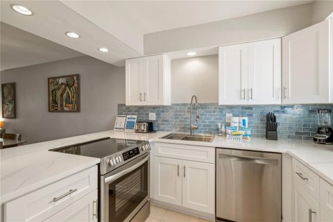 Condo in Bradenton Beach, Florida, 2 bedrooms  № 2122481 - photo 5