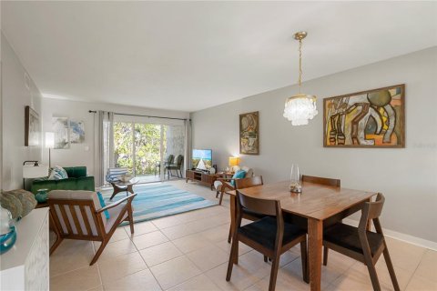 Condo in Bradenton Beach, Florida, 2 bedrooms  № 2122481 - photo 7