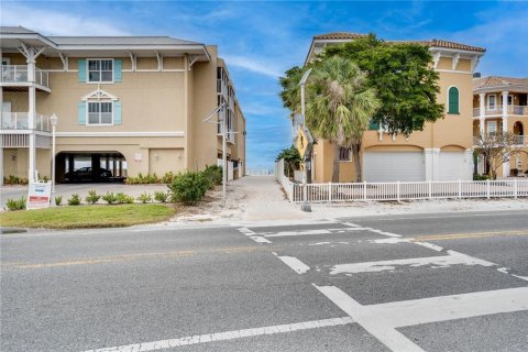Condo in Bradenton Beach, Florida, 2 bedrooms  № 2122481 - photo 20