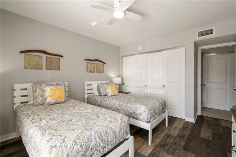 Condo in Bradenton Beach, Florida, 2 bedrooms  № 2122481 - photo 14