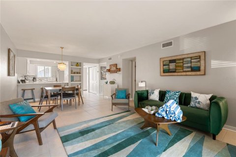 Condo in Bradenton Beach, Florida, 2 bedrooms  № 2122481 - photo 4