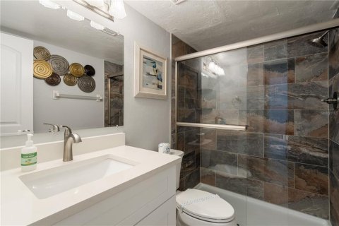 Condo in Bradenton Beach, Florida, 2 bedrooms  № 2122481 - photo 12