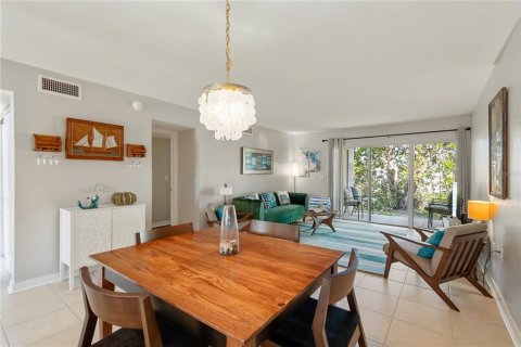 Condo in Bradenton Beach, Florida, 2 bedrooms  № 2122481 - photo 8