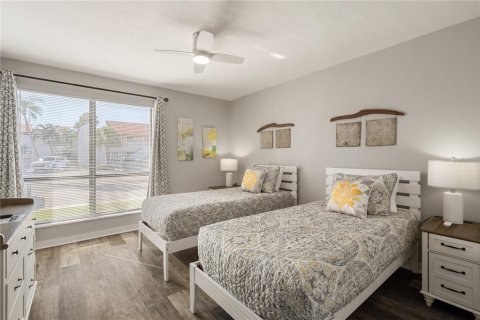 Condo in Bradenton Beach, Florida, 2 bedrooms  № 2122481 - photo 13