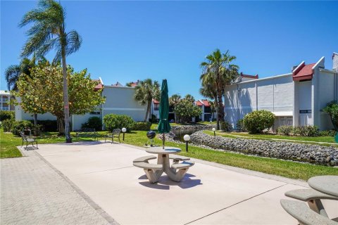 Condo in Bradenton Beach, Florida, 2 bedrooms  № 2122481 - photo 24