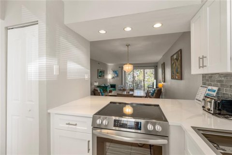 Condo in Bradenton Beach, Florida, 2 bedrooms  № 2122481 - photo 6