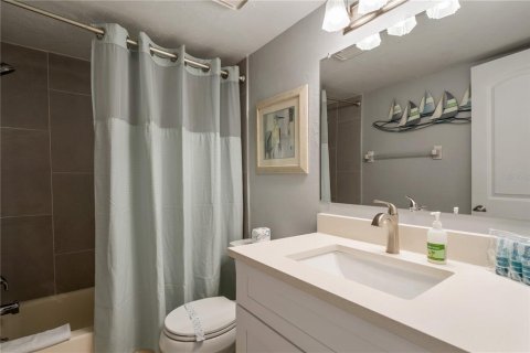 Condo in Bradenton Beach, Florida, 2 bedrooms  № 2122481 - photo 15