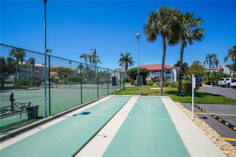 Condo in Bradenton Beach, Florida, 2 bedrooms  № 2122481 - photo 23