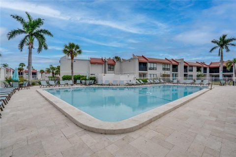 Condo in Bradenton Beach, Florida, 2 bedrooms  № 2122481 - photo 17