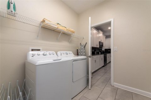 House in Kissimmee, Florida 5 bedrooms, 278.34 sq.m. № 1447386 - photo 29