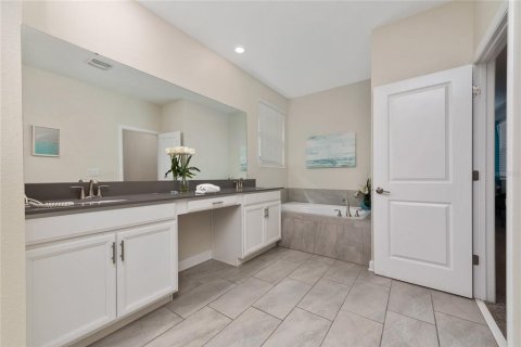 House in Kissimmee, Florida 5 bedrooms, 278.34 sq.m. № 1447386 - photo 28