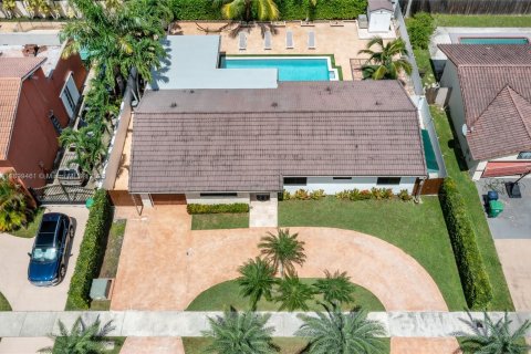 Villa ou maison à vendre à Miami, Floride: 4 chambres, 119.94 m2 № 1951268 - photo 1