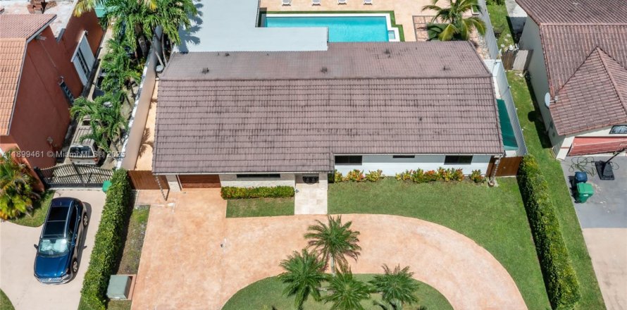 Villa ou maison à Miami, Floride 4 chambres, 119.94 m2 № 1951268