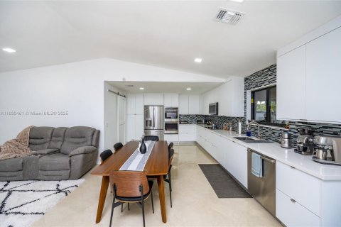 Villa ou maison à vendre à Miami, Floride: 4 chambres, 119.94 m2 № 1951268 - photo 30
