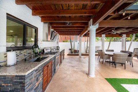 Villa ou maison à vendre à Miami, Floride: 4 chambres, 119.94 m2 № 1951268 - photo 24