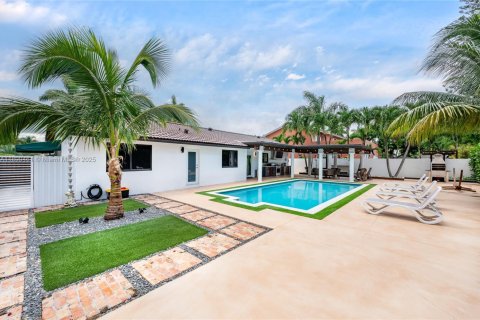 Villa ou maison à vendre à Miami, Floride: 4 chambres, 119.94 m2 № 1951268 - photo 23