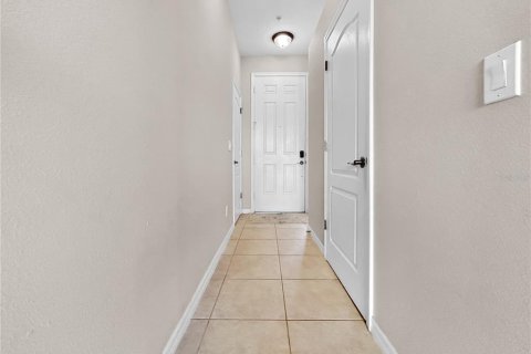 Townhouse in Ocoee, Florida 2 bedrooms, 129.51 sq.m. № 2198843 - photo 5