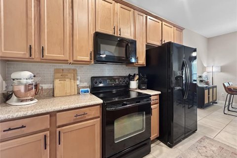 Townhouse in Ocoee, Florida 2 bedrooms, 129.51 sq.m. № 2198843 - photo 15