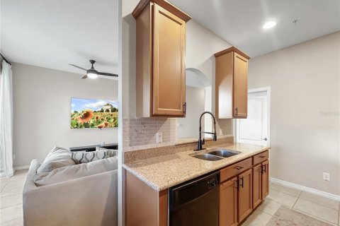 Townhouse in Ocoee, Florida 2 bedrooms, 129.51 sq.m. № 2198843 - photo 13