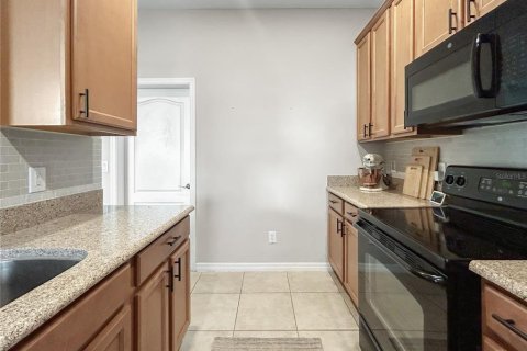 Townhouse in Ocoee, Florida 2 bedrooms, 129.51 sq.m. № 2198843 - photo 14