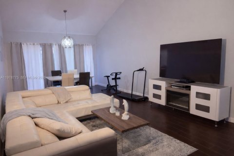 Condo in Plantation, Florida, 3 bedrooms  № 2059396 - photo 2