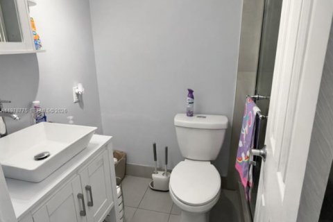 Condo in Plantation, Florida, 3 bedrooms  № 2059396 - photo 14