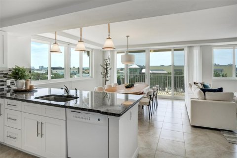 Condo in Clearwater, Florida, 2 bedrooms  № 1653776 - photo 4