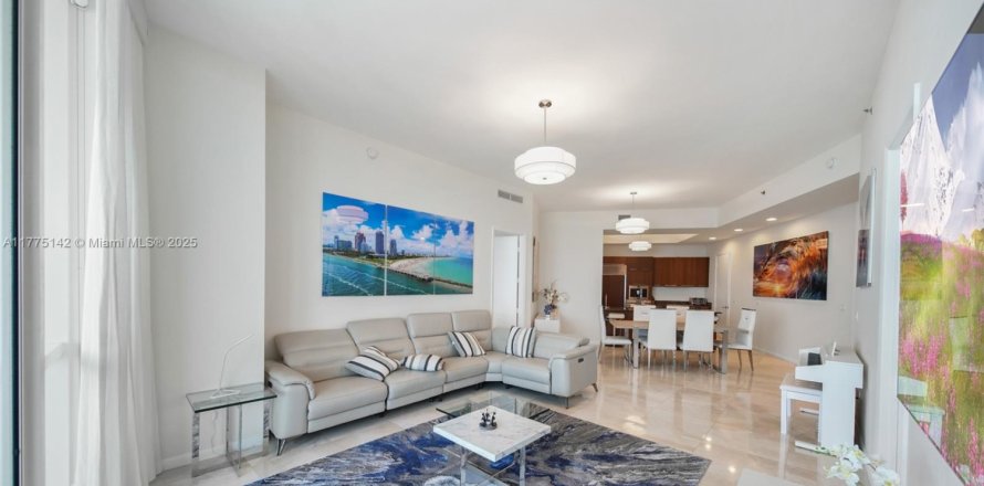 Condo à Sunny Isles Beach, Floride, 3 chambres № 1697186