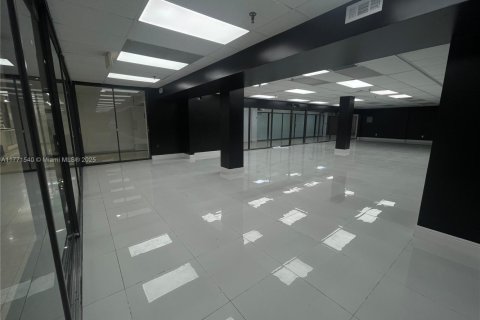 Commercial property in Miami, Florida № 1868316 - photo 6