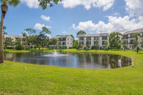 House in Vero Beach, Florida 2 bedrooms, 146.6 sq.m. № 2338335 - photo 14