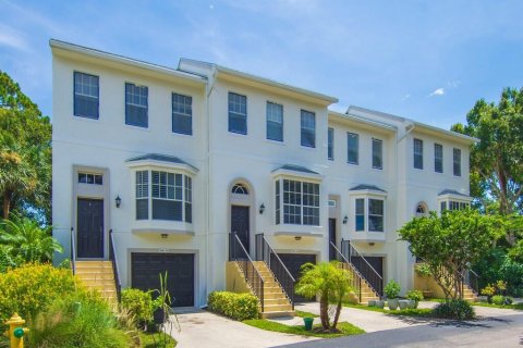 House in Vero Beach, Florida 2 bedrooms, 146.6 sq.m. № 2338335 - photo 7
