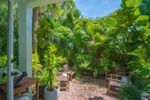 House in Vero Beach, Florida 2 bedrooms, 146.6 sq.m. № 2338335 - photo 8